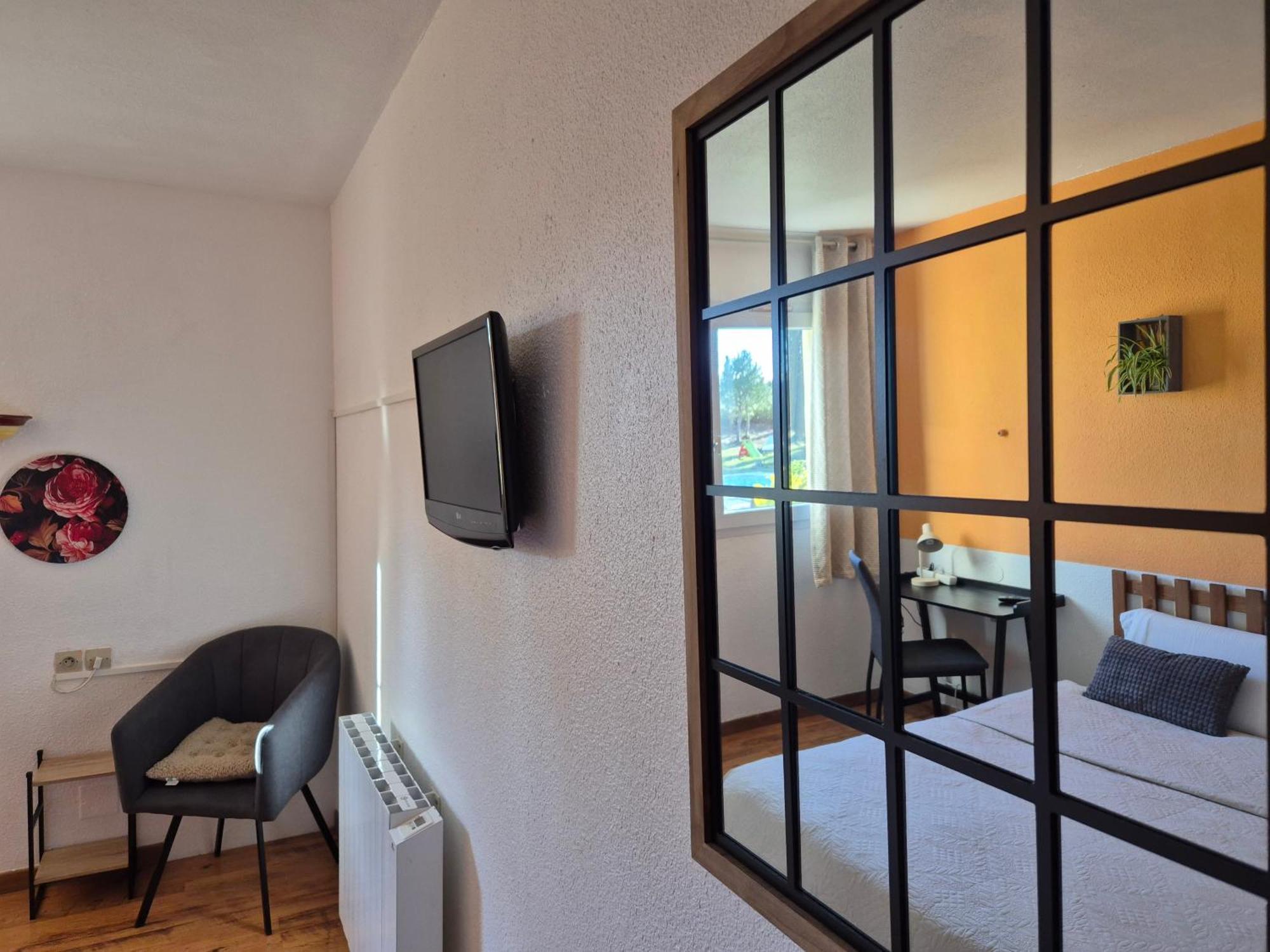 Bel Hotel Restaurant La Gentilhommiere Trèbes 外观 照片